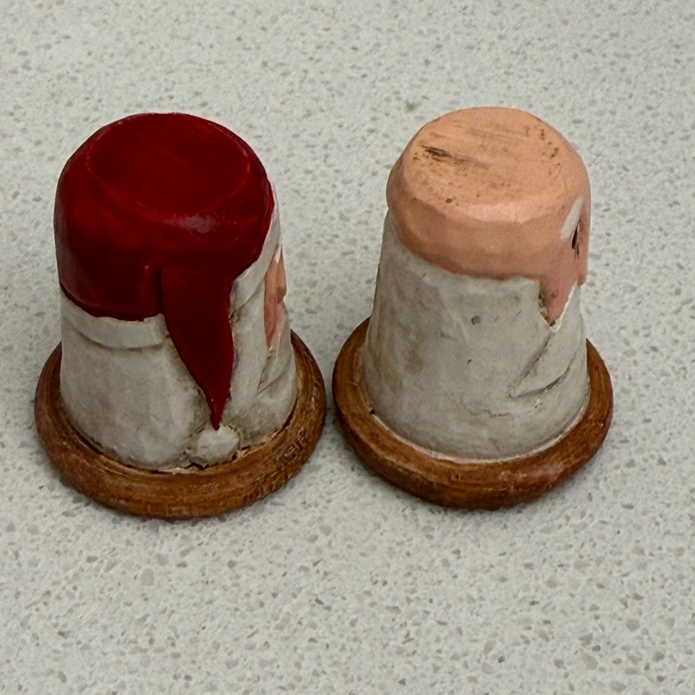 Set of 2 Vintage Santa Claus Resin Thimbles by Eddy Walker Sew Sweet Originals - Picture 5 of 7